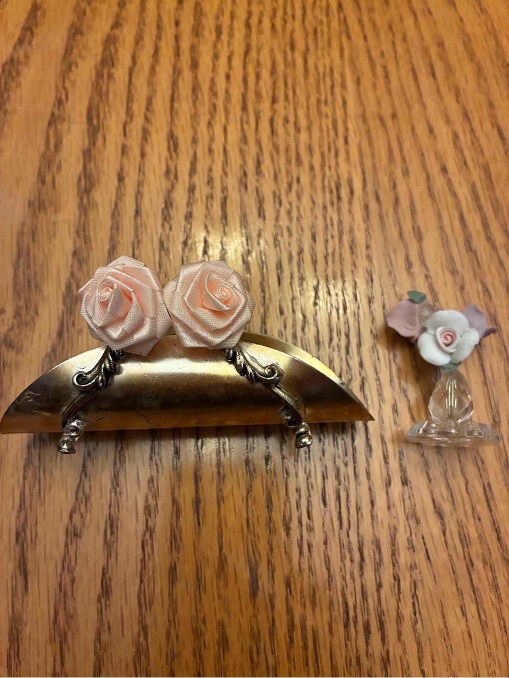 Vintage Shabby Chic Miniature Floral Bouquet & Ribbon Rose Metal Vanity Decor
